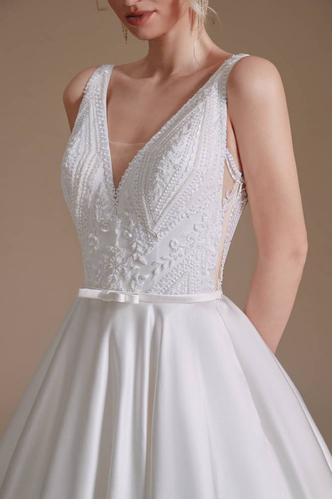 White V-Neck Sleeveless Floor-Length Satin Wedding Dresses with Sash