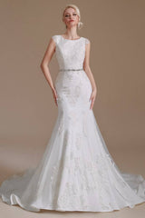 White Jewel Neck Sleeveless Mermaid Wedding Dresses with Court Train