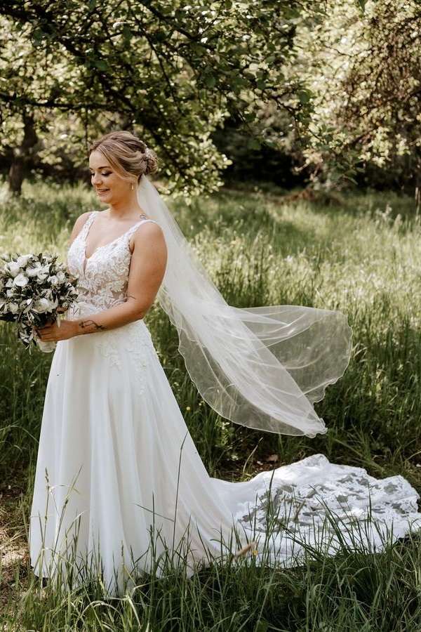 White Charming V-Neck A-Line Sleeveless Long Wedding Dresses with Appliques