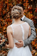 Chic A-Line Jewel Neck Sleeveless Tulle Wedding Dresses