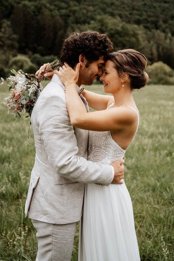 Elegant A-Line V-Neck Sleeveless Chiffon Wedding Dresses