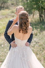 Fashionable Strapless A-Line Tulle Wedding Dresses with Appliques