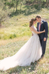 Fashionable Strapless A-Line Tulle Wedding Dresses with Appliques