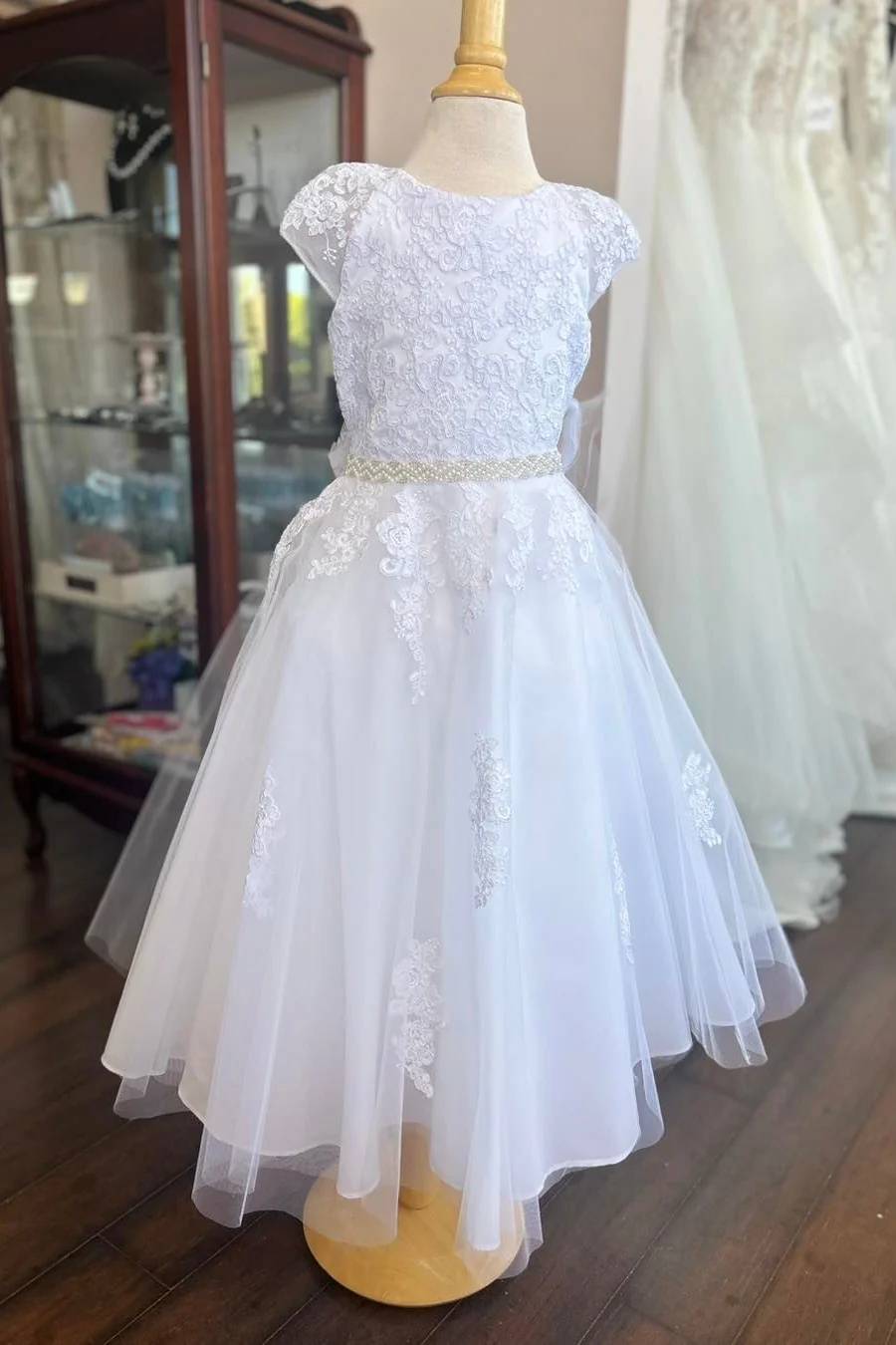 Cap Sleeves Crew Neck Tull Flower Girl Dresses with Beadings