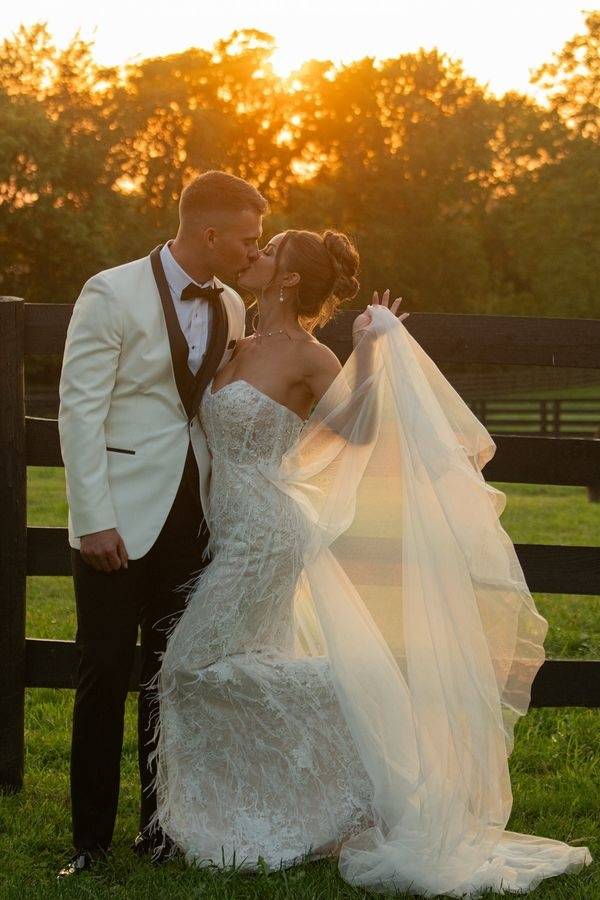 White Charming Mermaid Strapless Lace Tulle Wedding Dresses with Fur