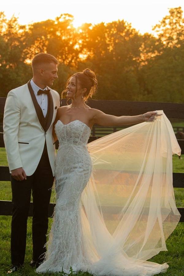 White Charming Mermaid Strapless Lace Tulle Wedding Dresses with Fur